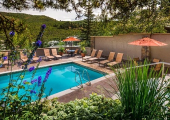 Pines Lodge, RockResort, Beaver Creek pet friendly hotels, dog friendly hotels near Beaver Creek, Colorado; hotels in Eagle County pets allowed